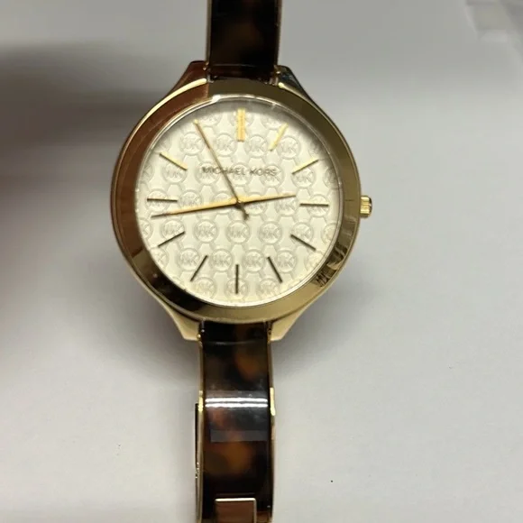 4 Michael Kors Women’s Watches - Picture 4 of 5